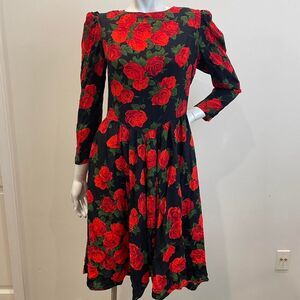 VINTAGE S.G. Gilbert Red Rose Printed Cotton Mutton Sleeve Dress